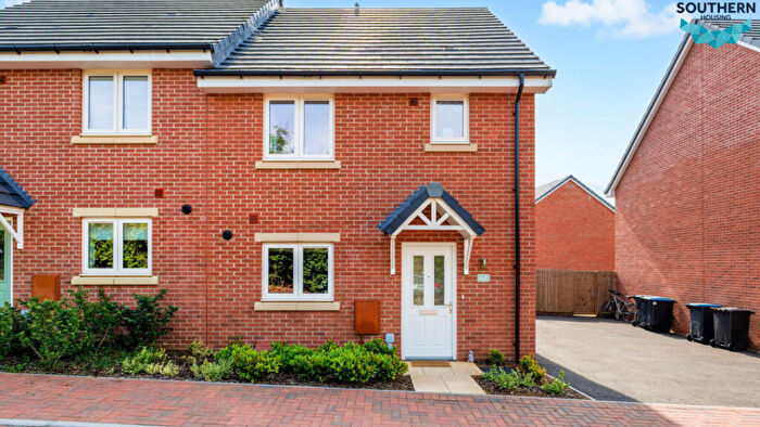 3 Bedroom Semi-Detached House For Sale In Mount Grace Road, NN11