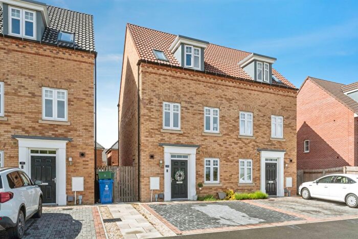 4 Bedroom Semi-detached House For Sale In Braeburn Drive, Hatfield, Doncaster, DN7