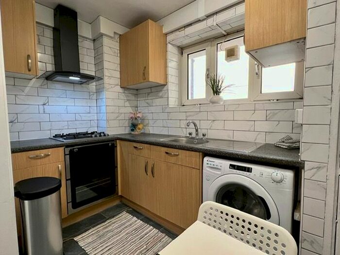 4 Bedroom Flat To Rent In Hampstead Road, Ucl, Lse, Fitzrovia, Regents Park, West End, Camden, Euston, London, NW1