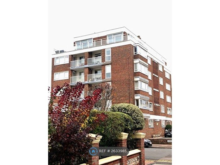 2 Bedroom Flat To Rent In Park Lodge, Eastbourne, BN21