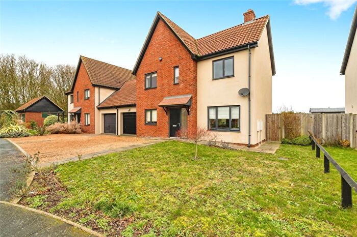 4 Bedroom Link Detached House For Sale In Sam Smith Way, Rackheath, Norwich, Norfolk, NR13