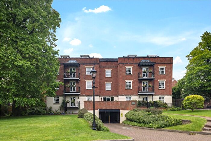 2 Bedroom Flat To Rent In Manor House Garden, High Street Wanstead, London, E11