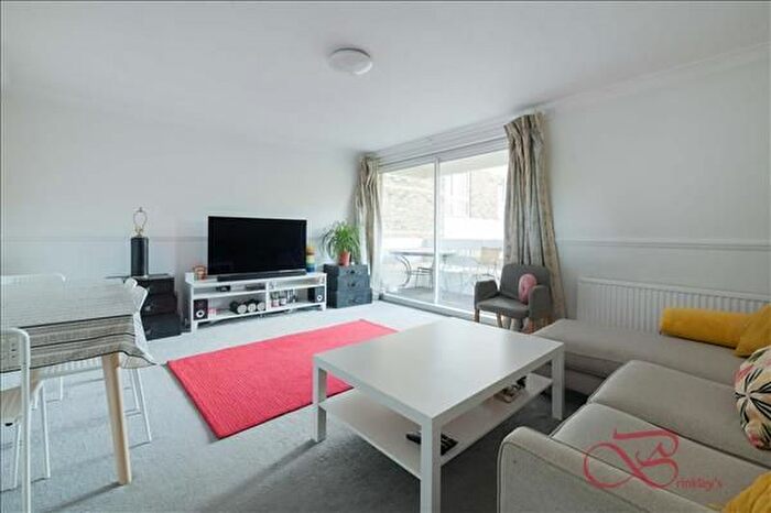 2 Bedroom Flat To Rent In March Court, Putney, SW15