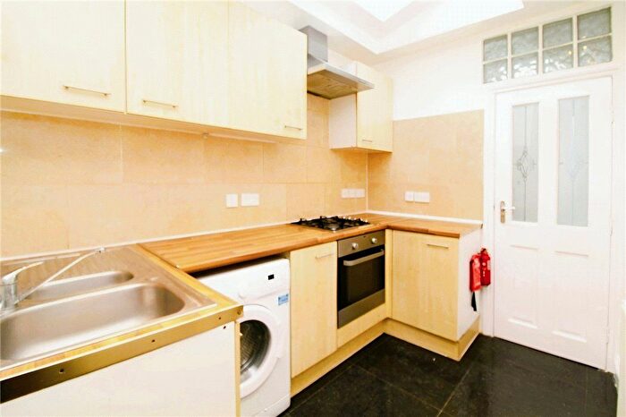 2 Bedroom End Of Terrace House To Rent In Lambeth Road, Croydon, CR0
