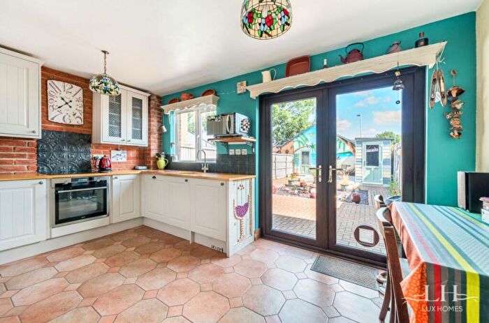 3 Bedroom Semi-Detached House For Sale In Sarre Avenue, Hornchurch, RM12