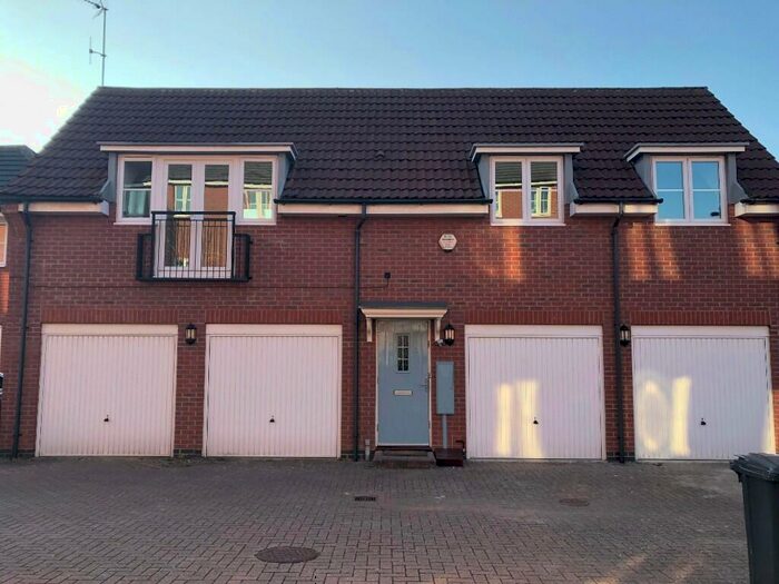 2 Bedroom Coach House To Rent In Castlefields Close, Rushden, Northamptonshire, NN10