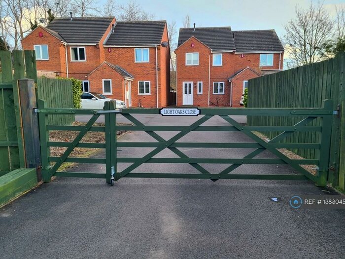3 Bedroom Semi-Detached House To Rent In Lightoaks Close, Burton-On-Trent, DE14