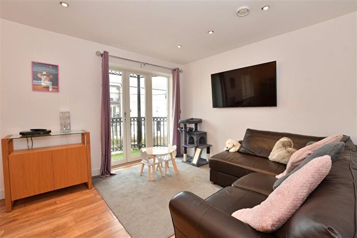 2 Bedroom Flat For Sale In Buckingham Road, Epping, Essex, CM16
