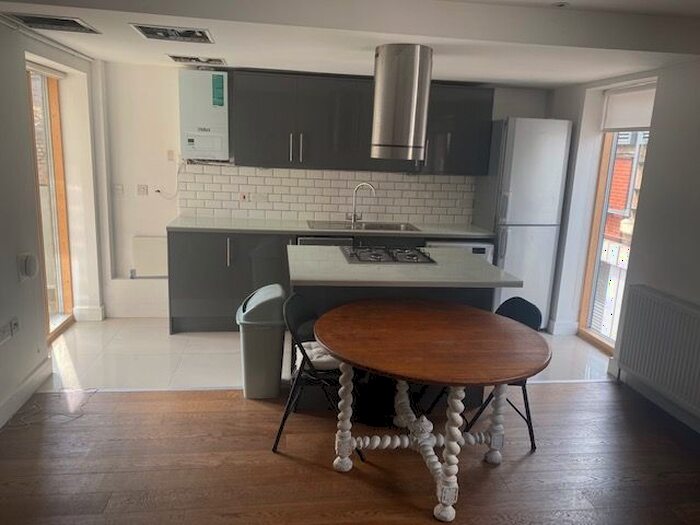 2 Bedroom Flat To Rent In Electric Lane, London, SW9