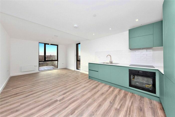 2 Bedroom Flat To Rent In Calibra Court, Kimpton Road, Luton, LU2