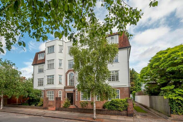 3 Bedroom Flat To Rent In Raymond Road, Wimbledon, London, SW19