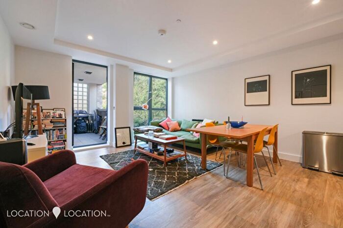 1 Bedroom Flat For Sale In Knightswood House, Rowe Lane, E9