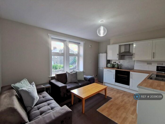 3 Bedroom Flat To Rent In Forebank Road, Dundee, DD1