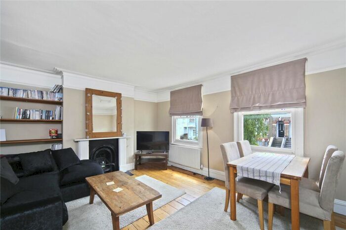 3 Bedroom Apartment To Rent In Ravenswood Road, London, SW12