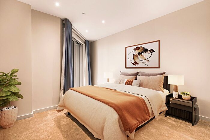 3 Bedroom Flat To Rent In Nine Elms Lane, London, SW11