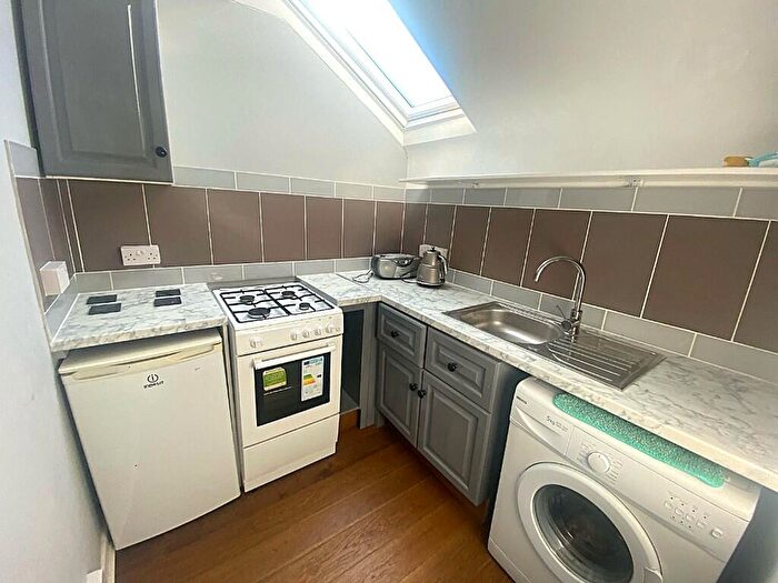 1 Bedroom Flat To Rent In Penarth Road, Cardiff(City), CF11