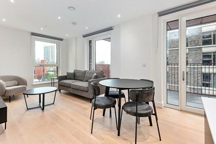 3 Bedroom Apartment To Rent In Quest House, Blackwall Reach, E14