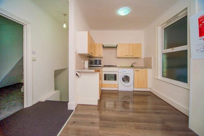 2 Bedroom Flat To Rent In First Avenue, London, E12
