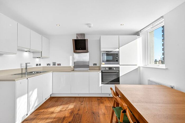 2 Bedroom Flat For Sale In Rainhill Way, Mallard Point, E3