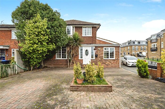 4 Bedroom Detached House For Sale In Opendale Road, Burnham, Slough, SL1