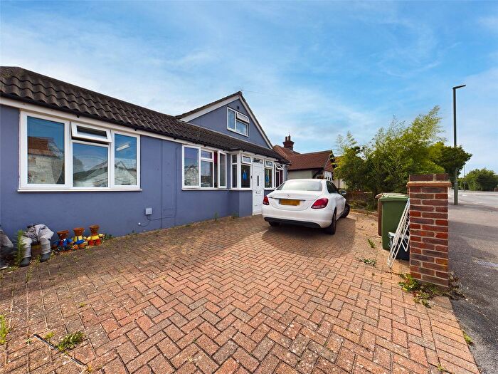 4 Bedroom Chalet To Rent In Feltham Hill Road, Ashford, Surrey, TW15