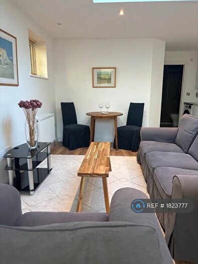 1 Bedroom Flat To Rent In Garden Close Lane, Newbury, RG14