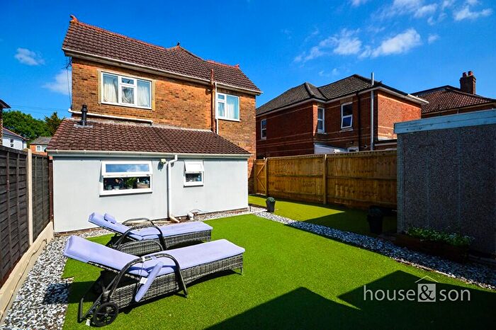 2 Bedroom Flat For Sale In Bemister Road, Bournemouth, BH9