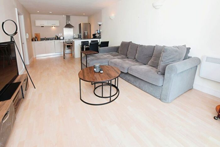 2 Bedroom Flat To Rent In The Bridge, Dearmans Place, Salford, Manchester, M3