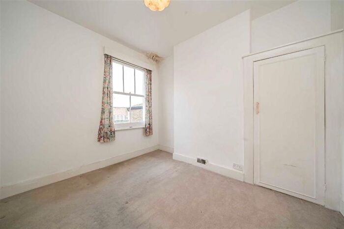 3 Bedroom Terraced House For Sale In Rosebery Road, London, SW2