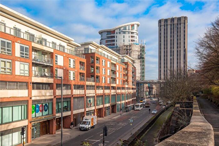 2 Bedroom Apartment To Rent In Broad Weir, Bristol, BS1