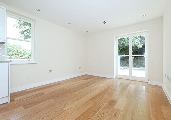2 Bedroom Flat For Sale In Castlebar Park, Ealing, W5