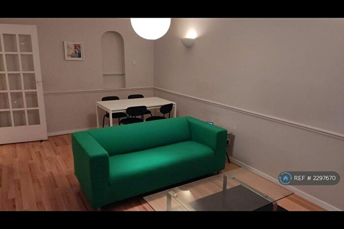 2 Bedroom Flat To Rent In Riverstone Drive, Manchester, M23