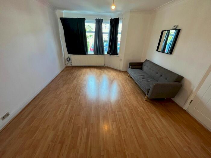 1 Bedroom Studio To Rent In Manor Avenue, Hounslow, TW4