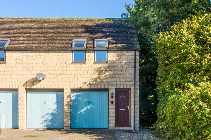 2 Bedroom House To Rent In Painswick Close, Witney, OX28
