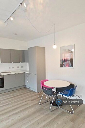 3 Bedroom Flat To Rent In Wood Green, London, N22