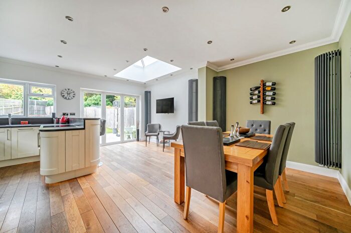 5 Bedroom Semi-Detached House For Sale In York Road, Barnet, EN5