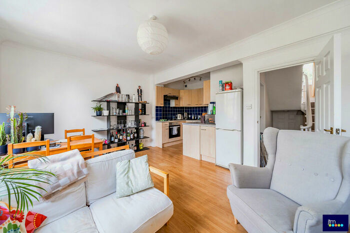 2 Bedroom Apartment To Rent In Giesbach Road, N19