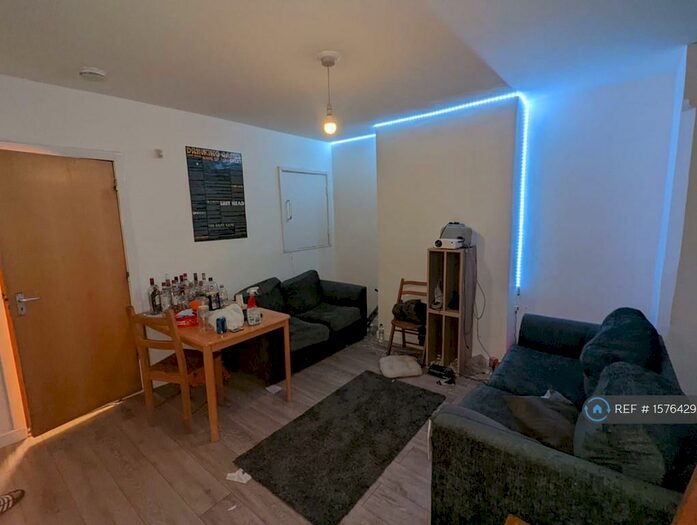 3 Bedroom Terraced House To Rent In Castle Boulevard, Nottingham, NG7