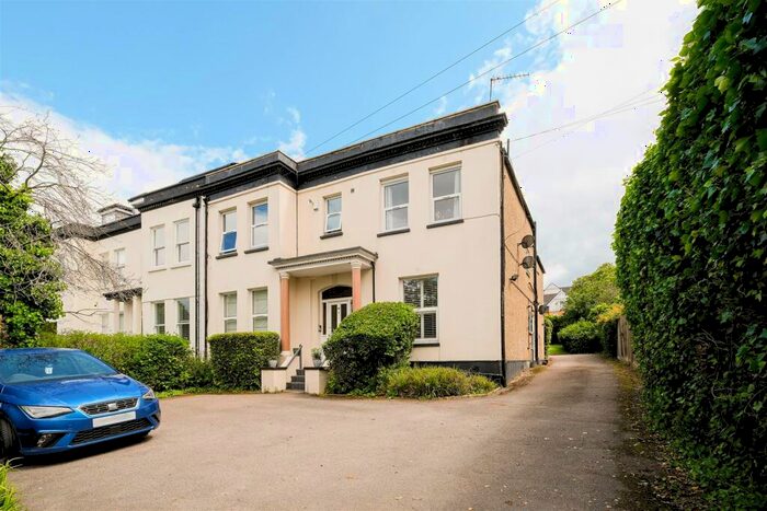 2 Bedroom Apartment To Rent In Epping New Road, Buckhurst Hill, IG9