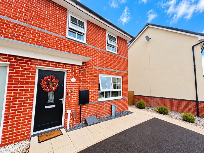 3 Bedroom Semi-Detached House For Sale In Scotsman Avenue, Preston, PR2