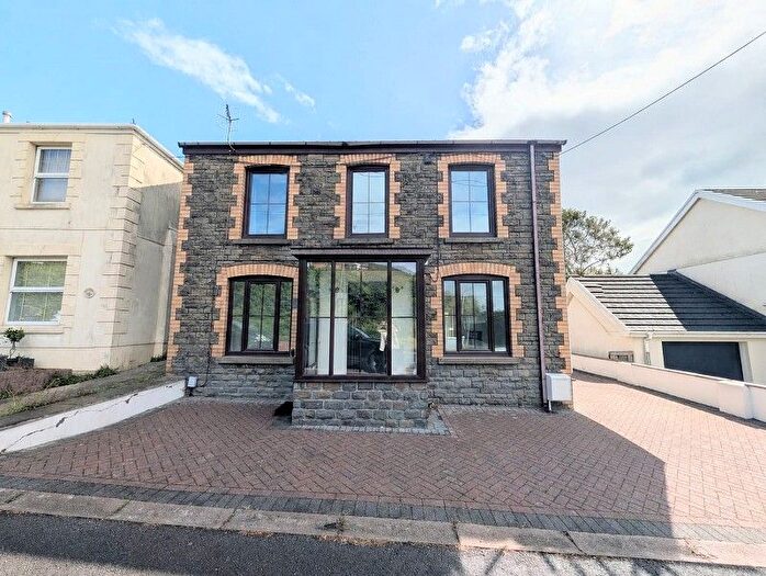 3 Bedroom Detached House For Sale In Penscynor, Cilfrew, Neath, Neath Port Talbot., SA10