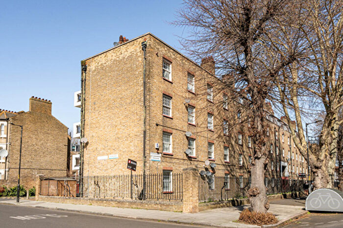 2 Bedroom Apartment For Sale In Doddington Grove, London, SE17