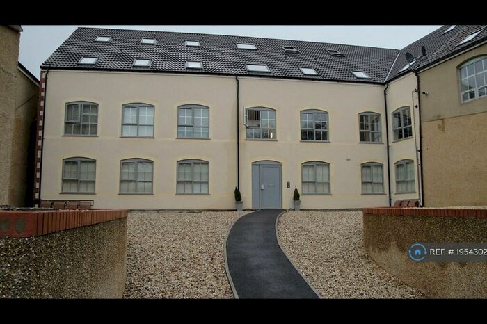 2 Bedroom Flat To Rent In Fountain Mill, Bristol, BS5