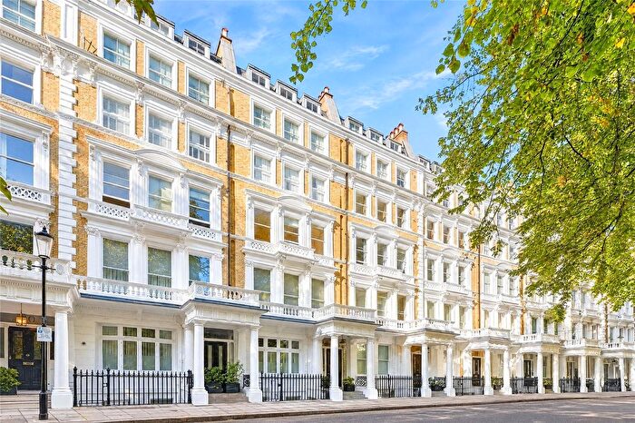 2 Bedroom Flat For Sale In Courtfield Gardens, London, SW5