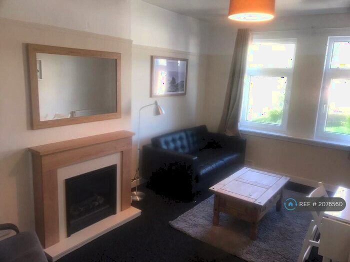 2 Bedroom Flat To Rent In Stenhouse Crescent, Edinburgh, EH11