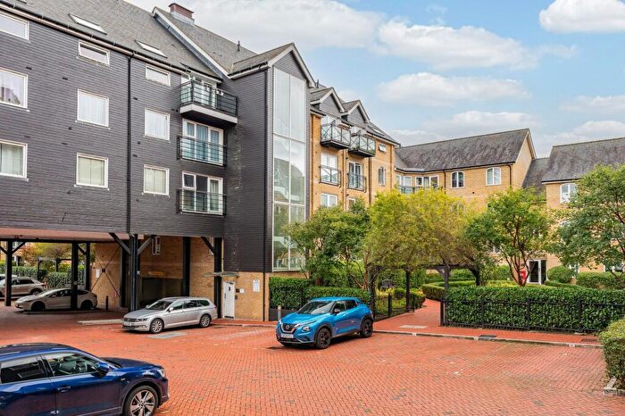 1 Bedroom Flat For Sale In Broadmeads, Ware, SG12