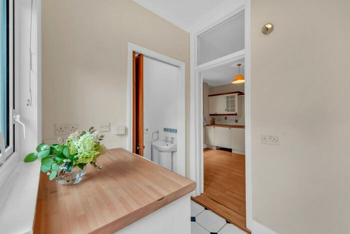 2 Bedroom Flat For Sale In Morgan Road, Bromley, BR1