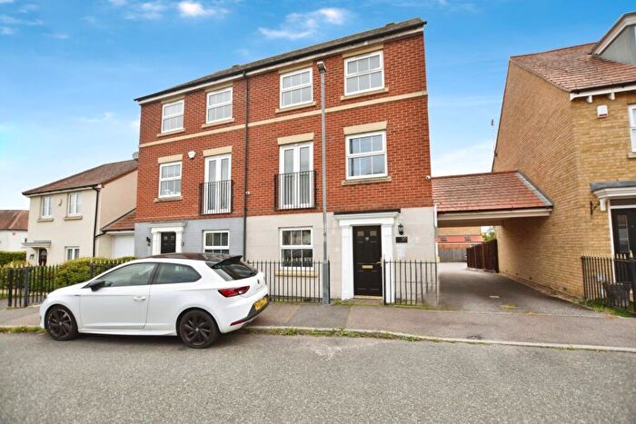 4 Bedroom Semi-Detached House For Sale In Tanton Road, Flitch Green, Dunmow, Essex, CM6