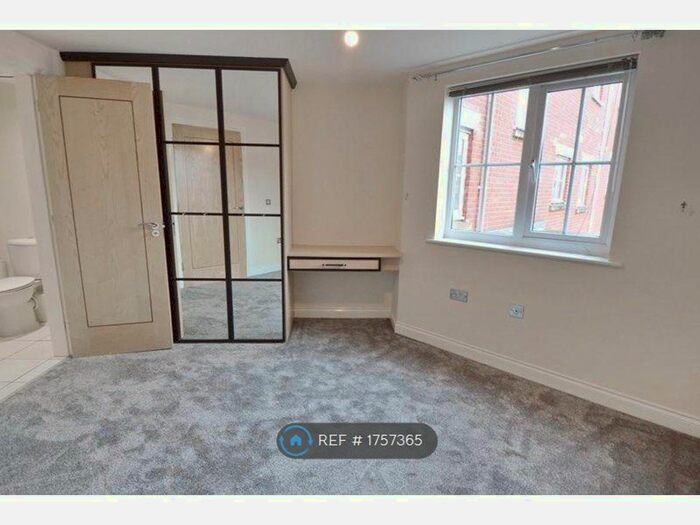 2 Bedroom Flat To Rent In Dingle Close, Radcliffe, Manchester, M26