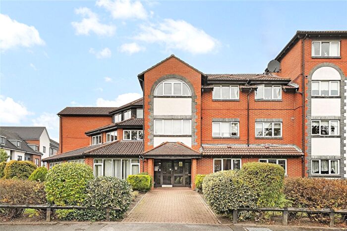 1 Bedroom Flat For Sale In The Ridgeway, Chingford, London, E4